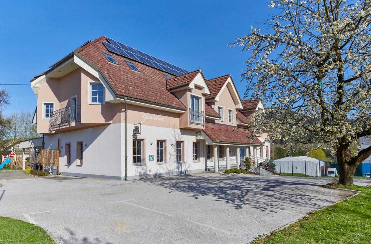 Hotel Delalut Ravne na Koroskem Esterno foto