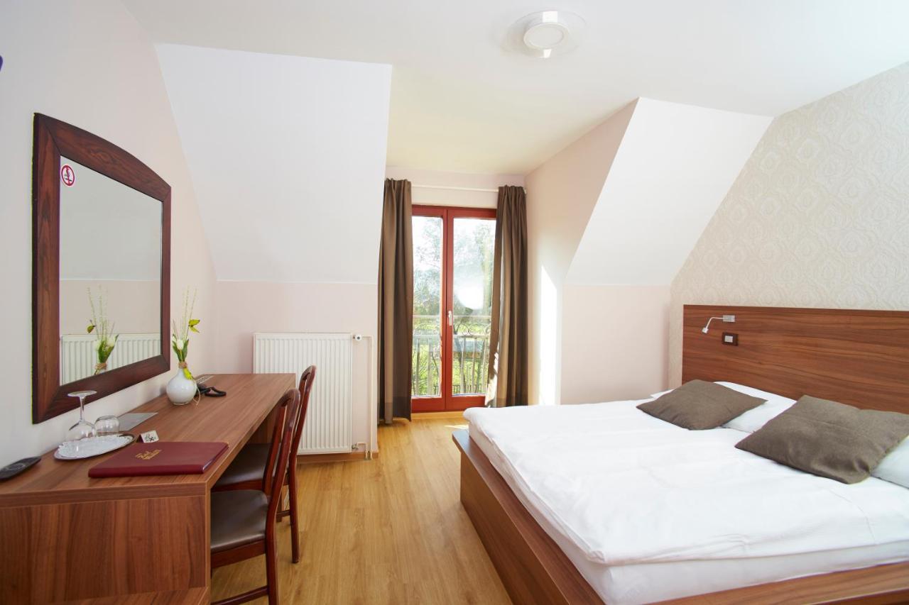 Hotel Delalut Ravne na Koroskem Esterno foto