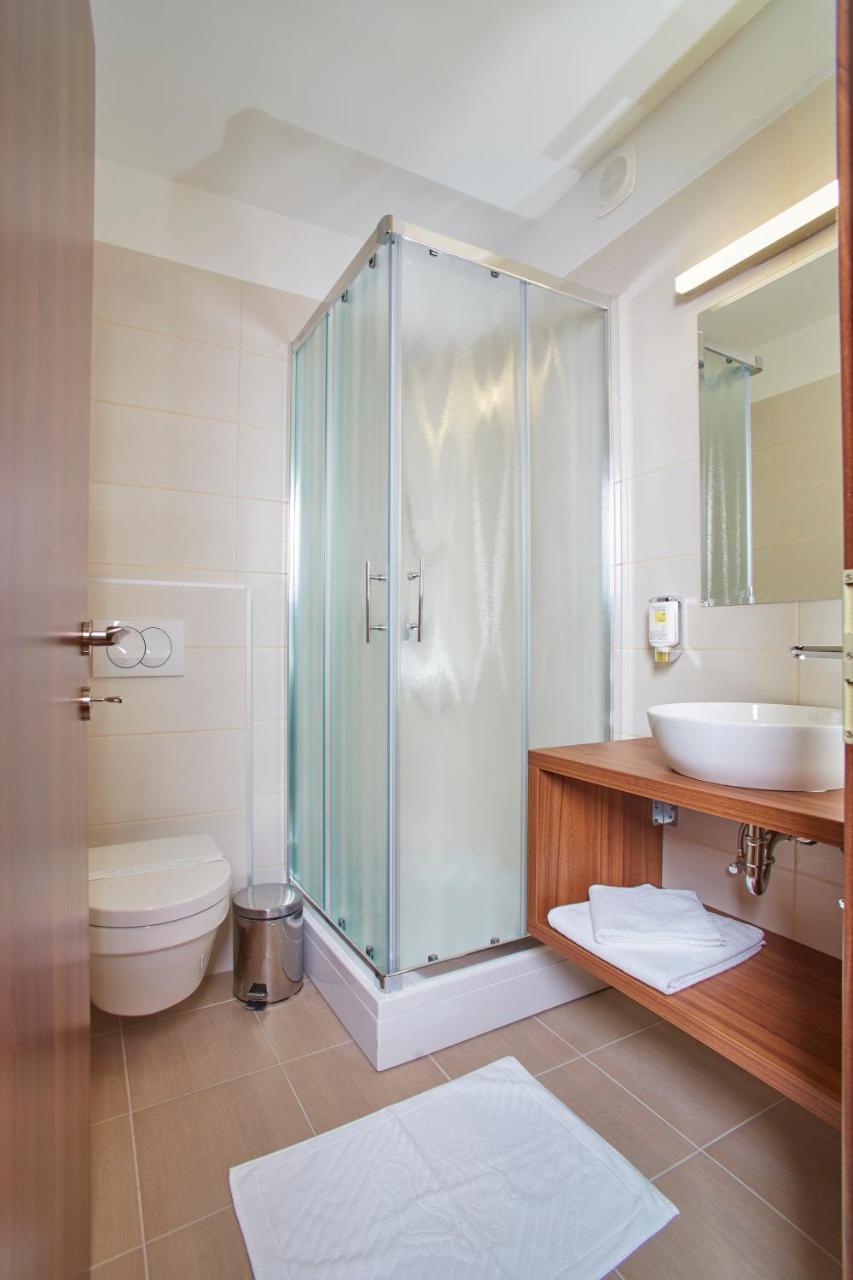 Hotel Delalut Ravne na Koroskem Esterno foto