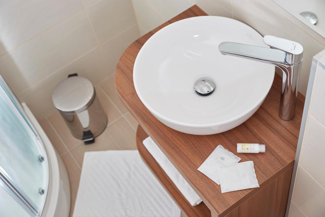Hotel Delalut Ravne na Koroskem Esterno foto